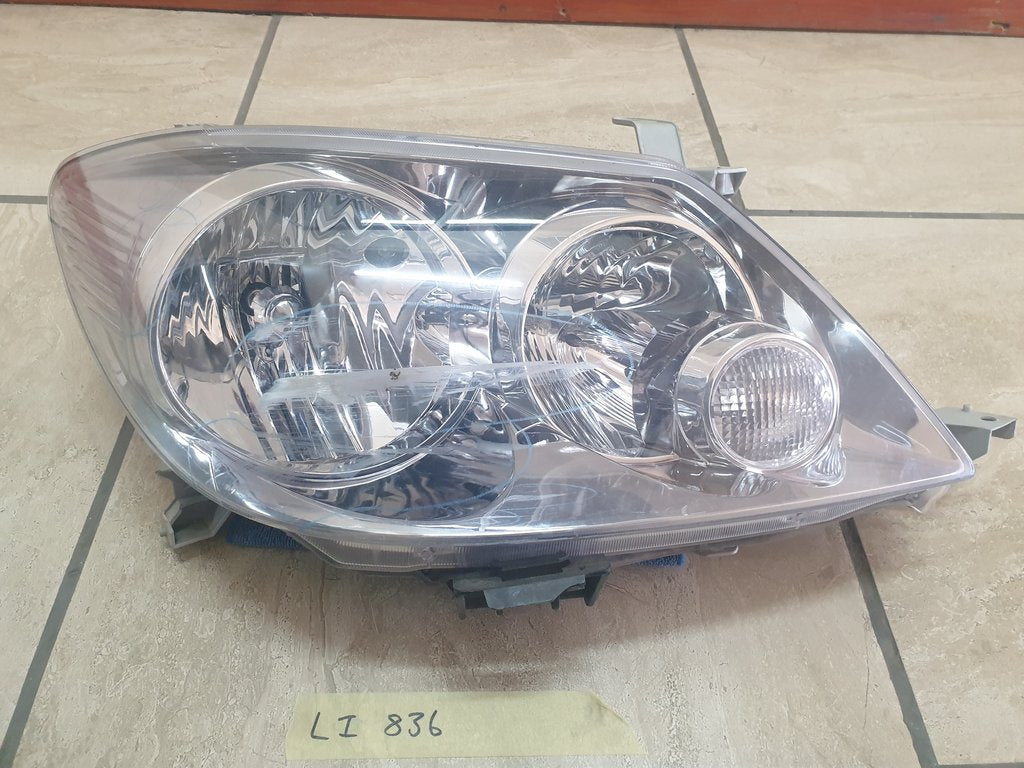 Toyota Aftermarket Fortuner 2006 Right Headlight