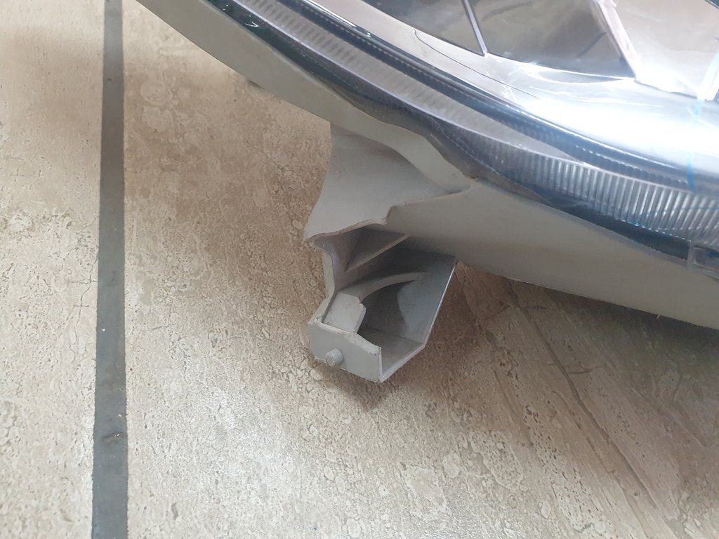 Toyota Aftermarket Fortuner 2006 Right Headlight