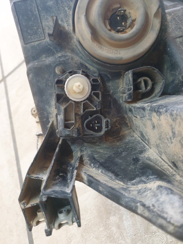 Toyota Hilux Right Headlight