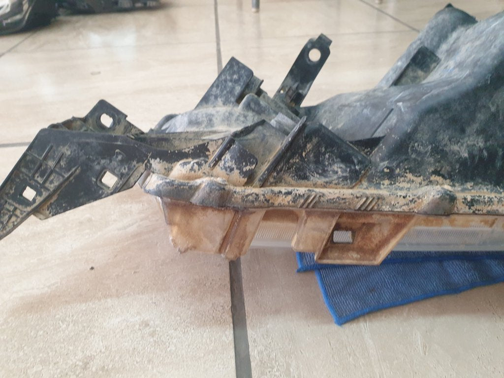 Toyota Hilux Right Headlight