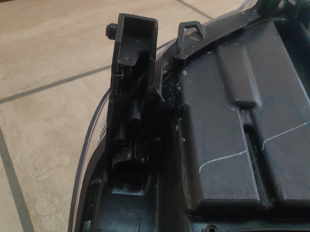 Toyota Urban Cruiser Right Headlight