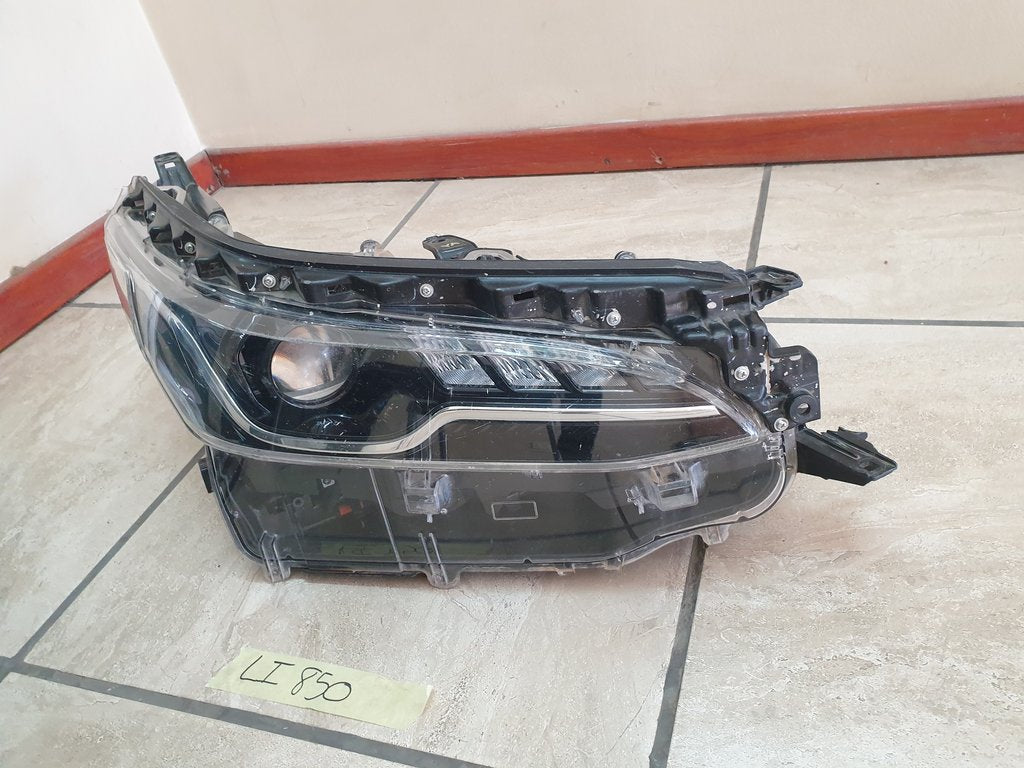 Toyota Fortuner Right Headlight