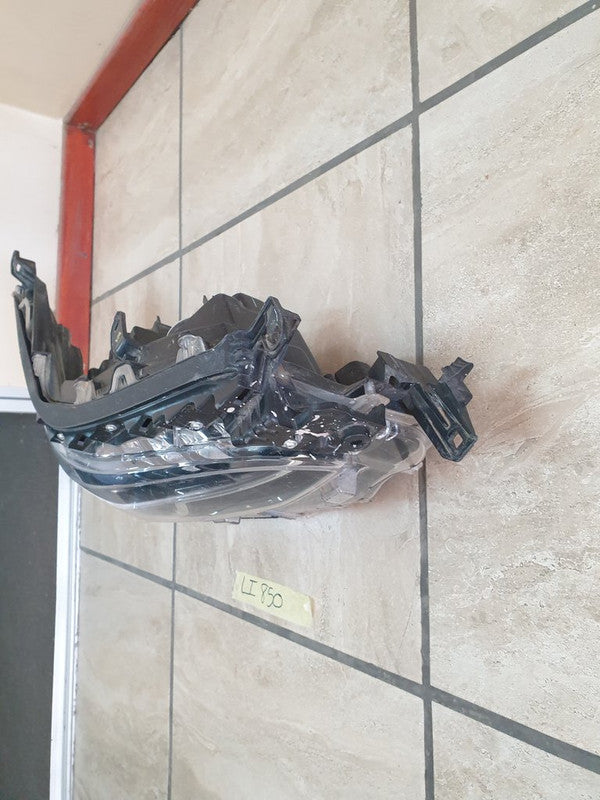 Toyota Fortuner Right Headlight