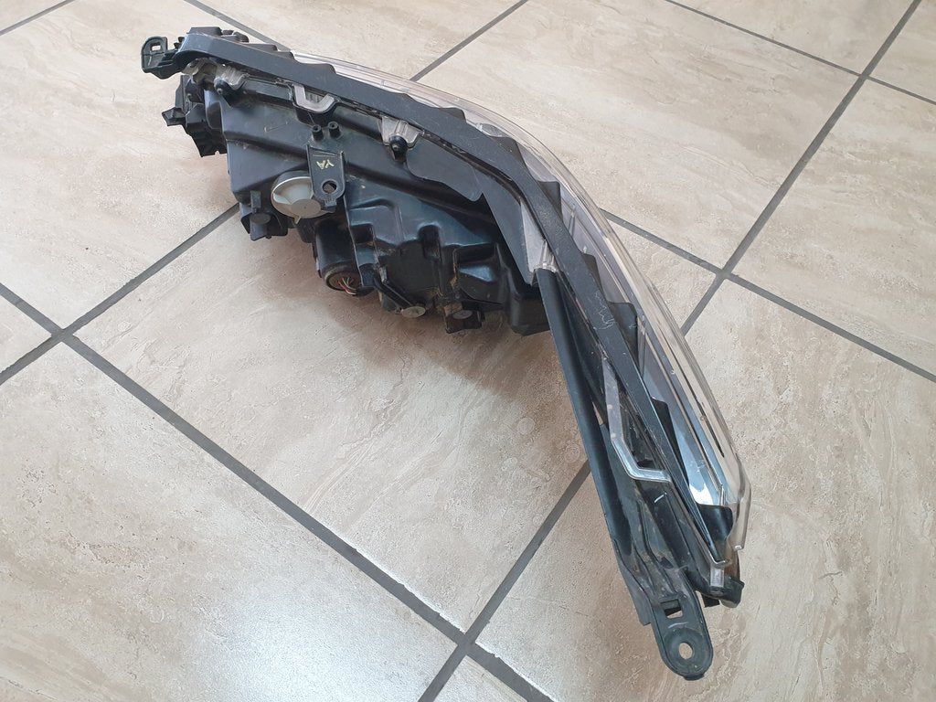 Toyota Fortuner Right Headlight