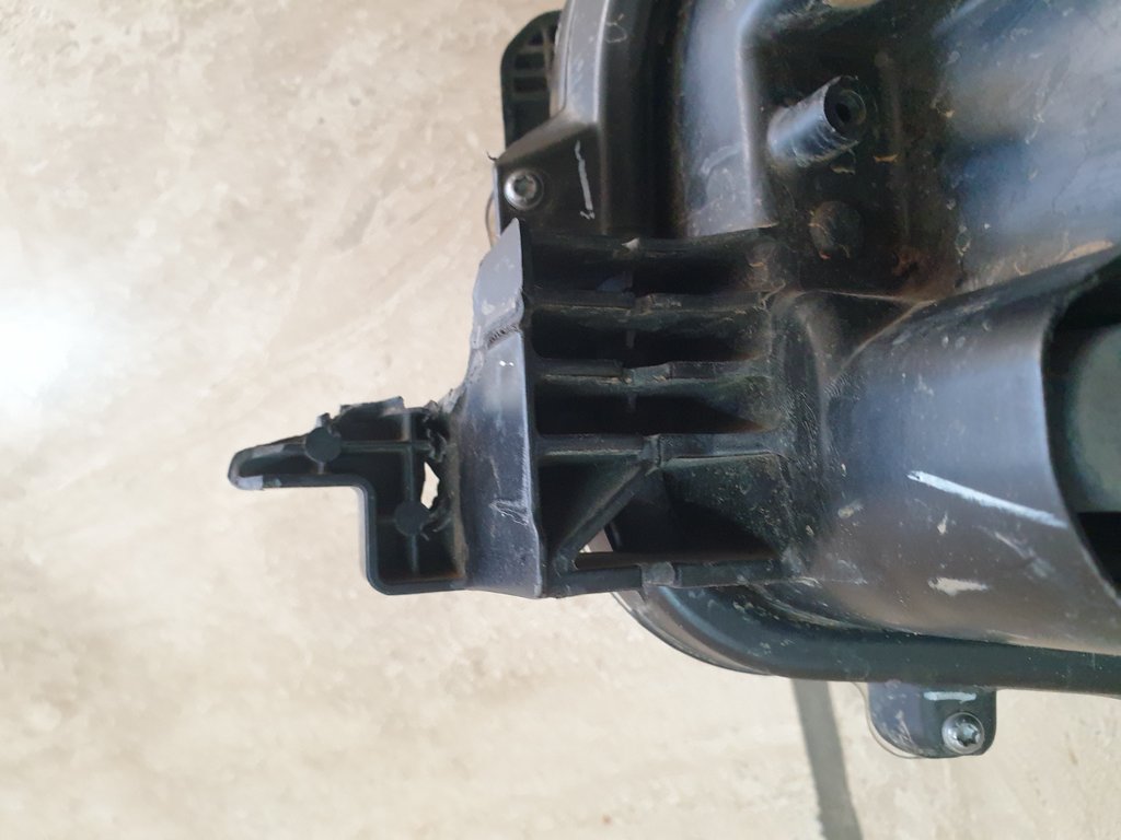Toyota Fortuner Right Headlight