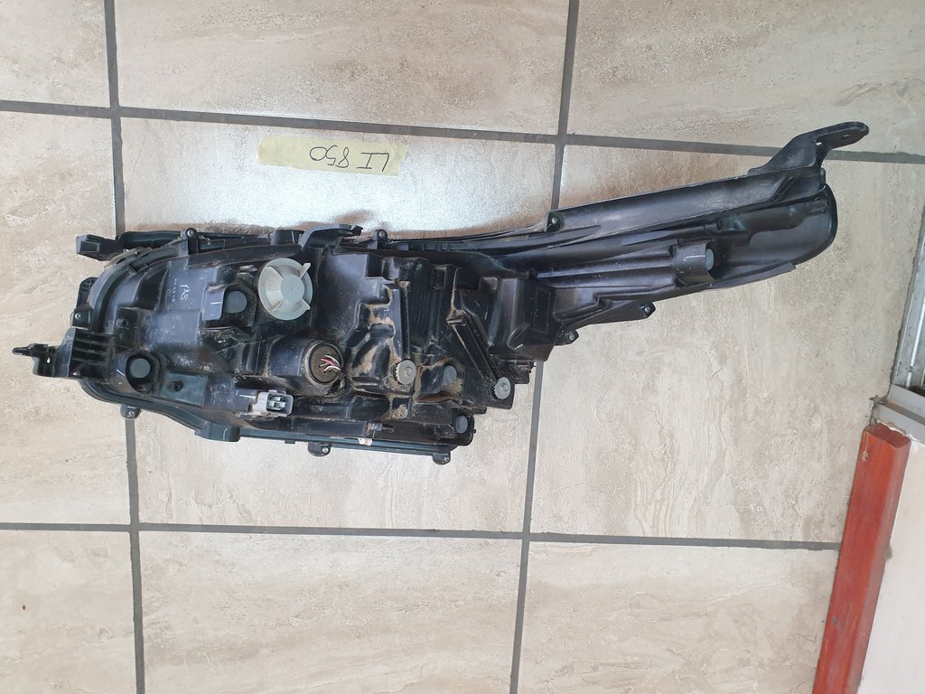 Toyota Fortuner Right Headlight