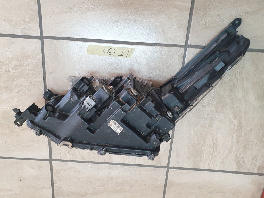 Toyota Fortuner Right Headlight