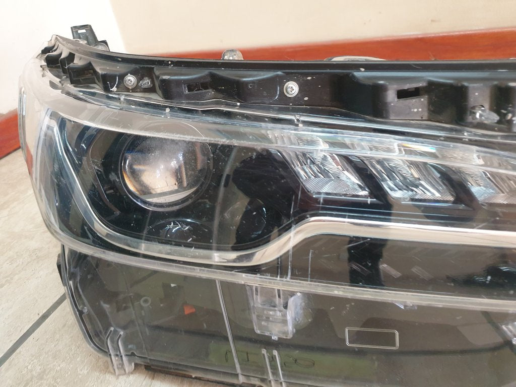 Toyota Fortuner Right Headlight