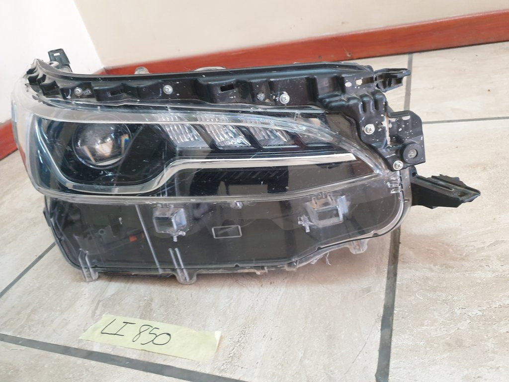 Toyota Fortuner Right Headlight