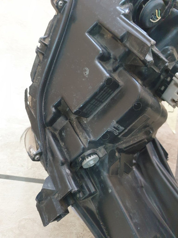 Toyota Hilux Right Headlight