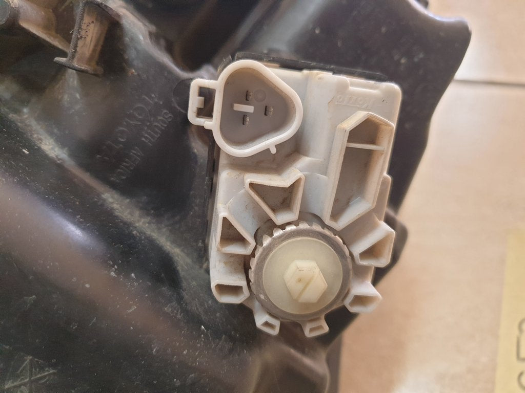 Toyota Hilux Right Headlight