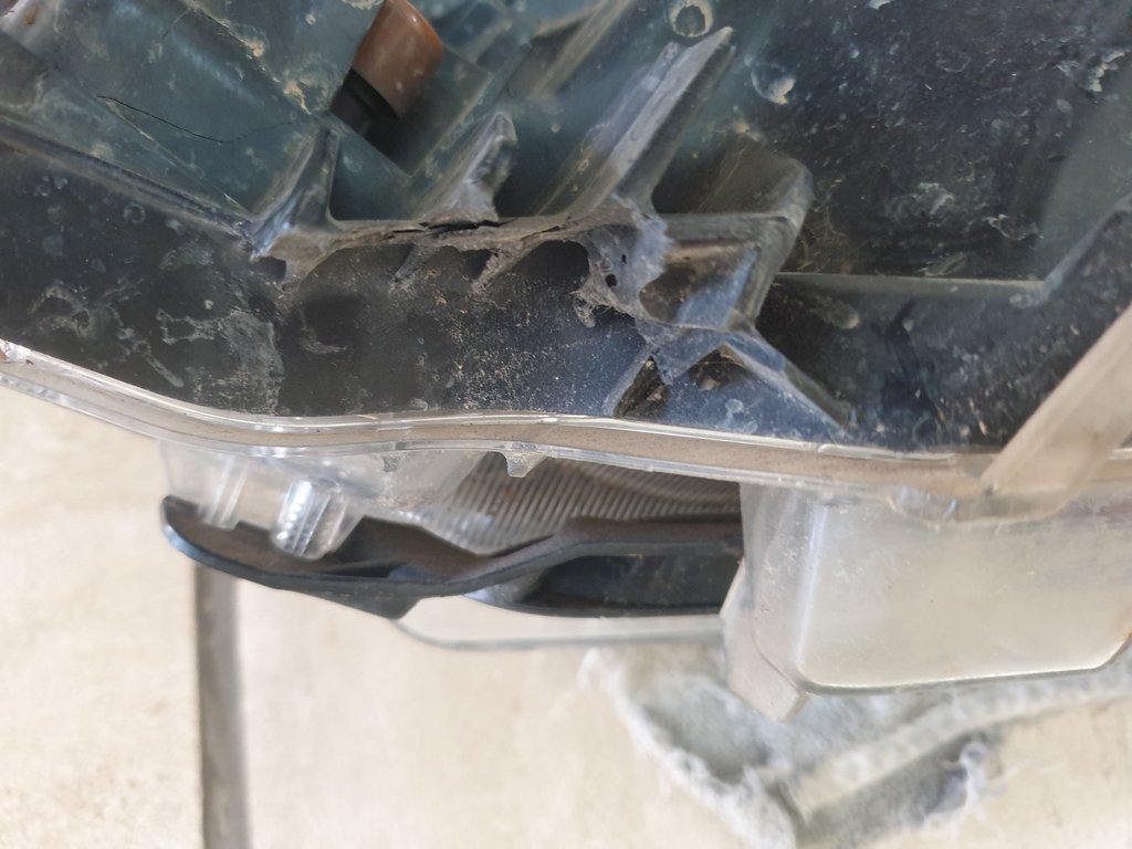 Toyota Hilux Right Headlight