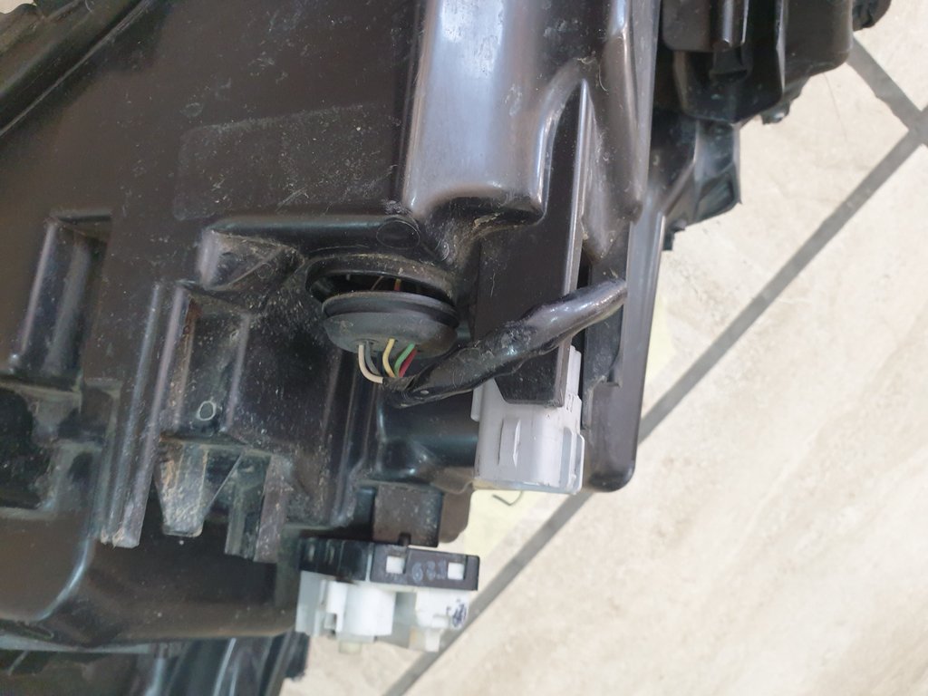 Toyota Hilux Right Headlight