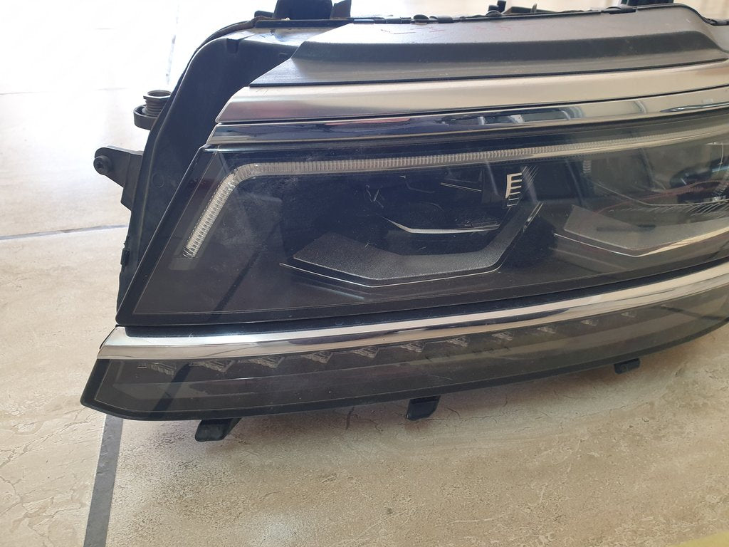 Volkswagen Tiguan Left Headlight