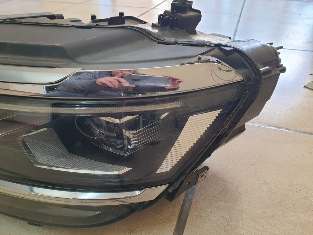 Volkswagen Tiguan Left Headlight