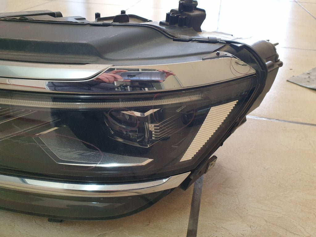Volkswagen Tiguan Left Headlight
