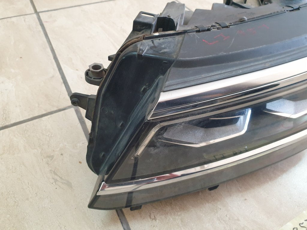 Volkswagen Tiguan Left Headlight