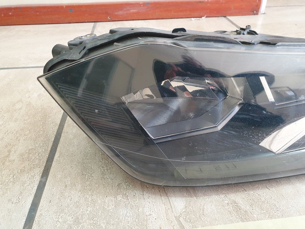 Volkswagen Polo Right Headlight