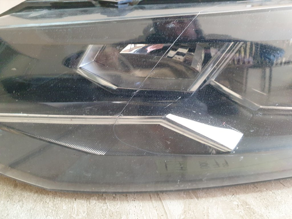 Volkswagen Polo Left Headlight
