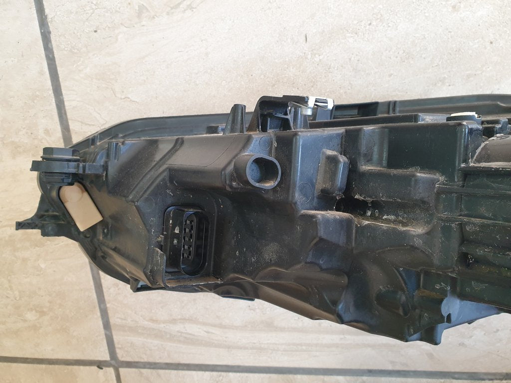 Volkswagen Polo TSI Right Headlight