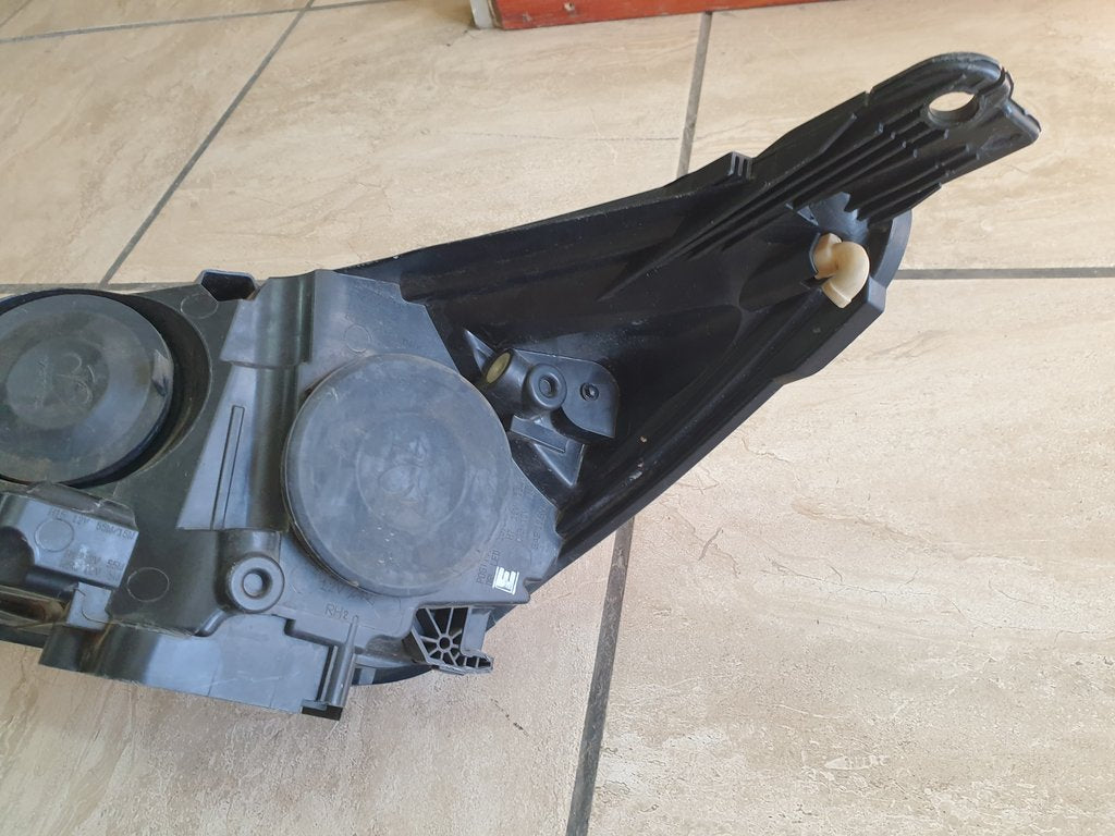 Ford Focus MK3 Right Headlight