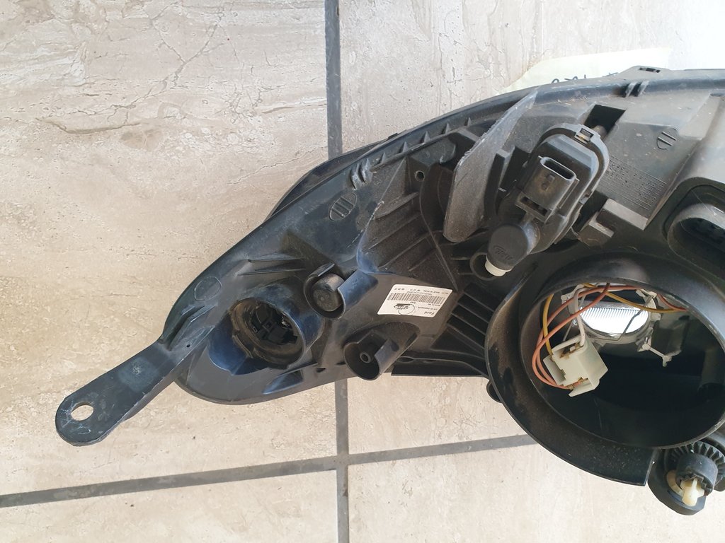 Ford Ecosport ii Right Headlight