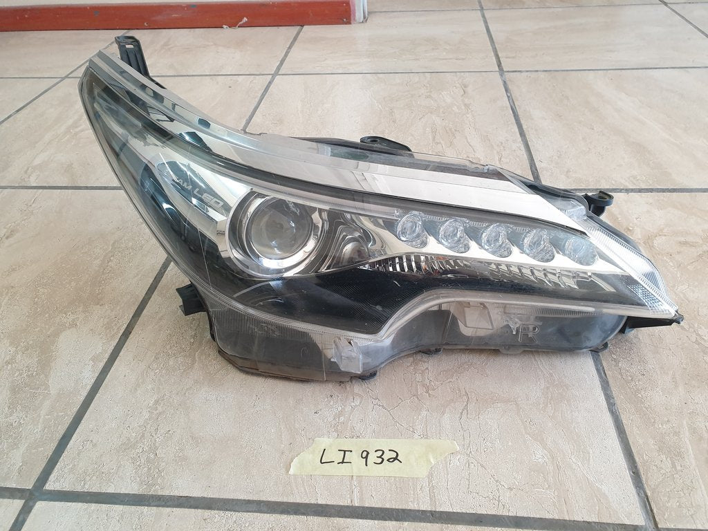 Toyota Fortuner Right Headlight
