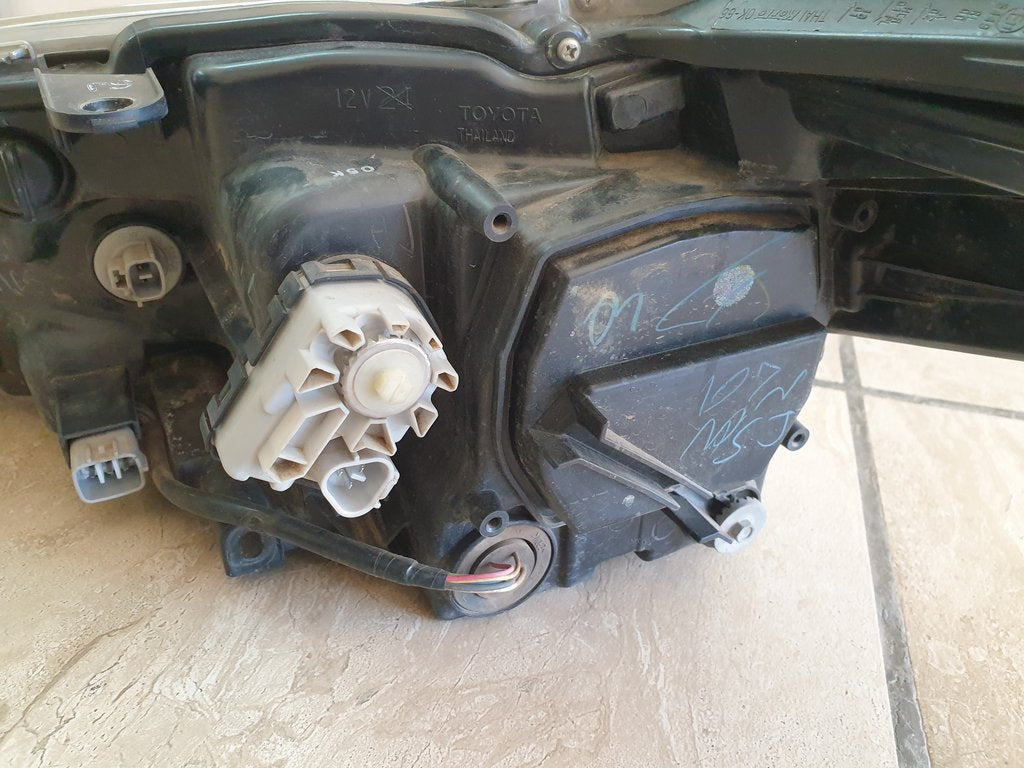 Toyota Fortuner Right Headlight