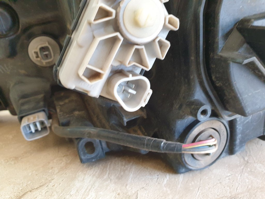 Toyota Fortuner Right Headlight