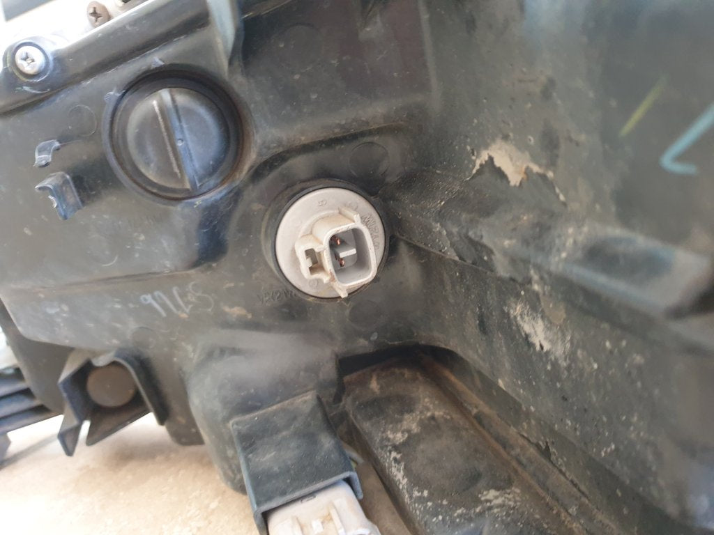 Toyota Fortuner Right Headlight