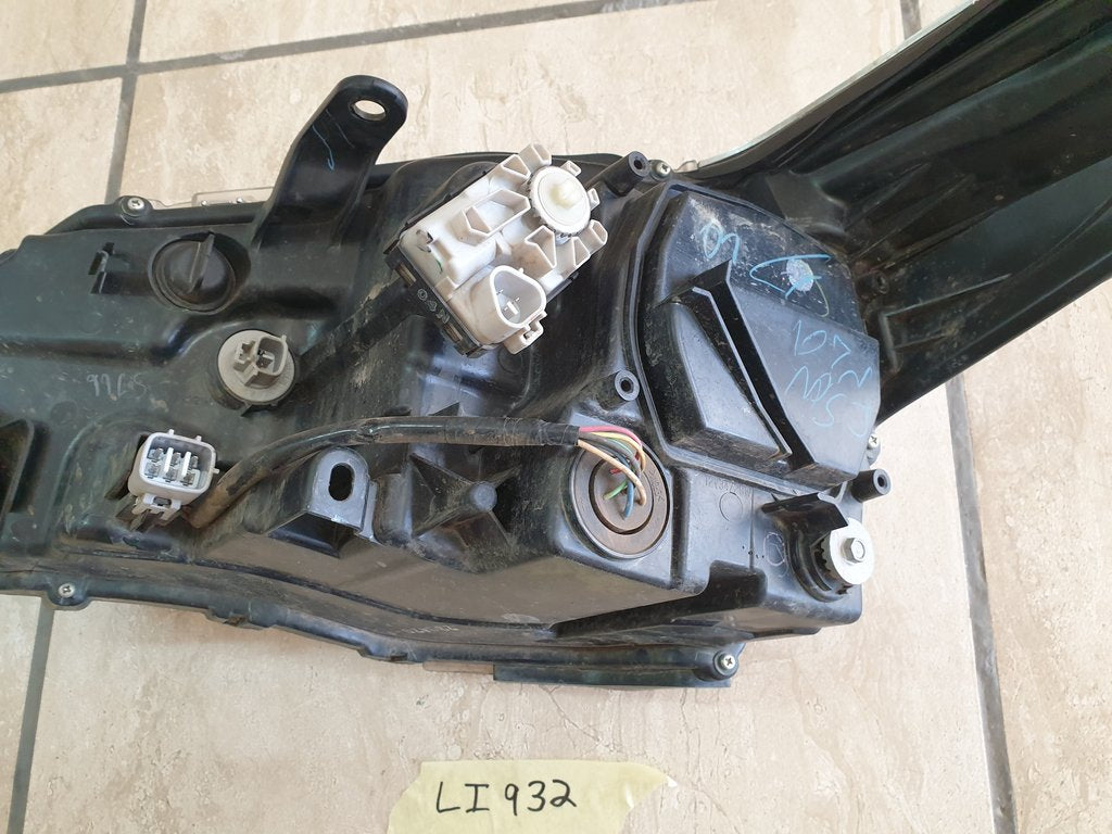 Toyota Fortuner Right Headlight