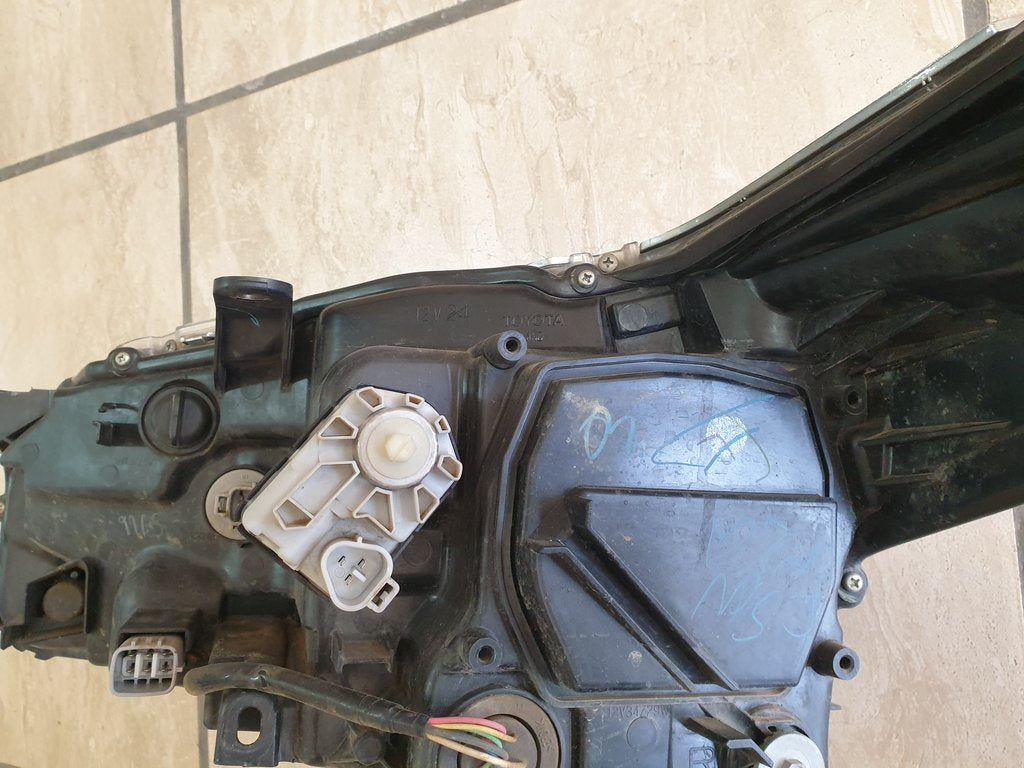 Toyota Fortuner Right Headlight