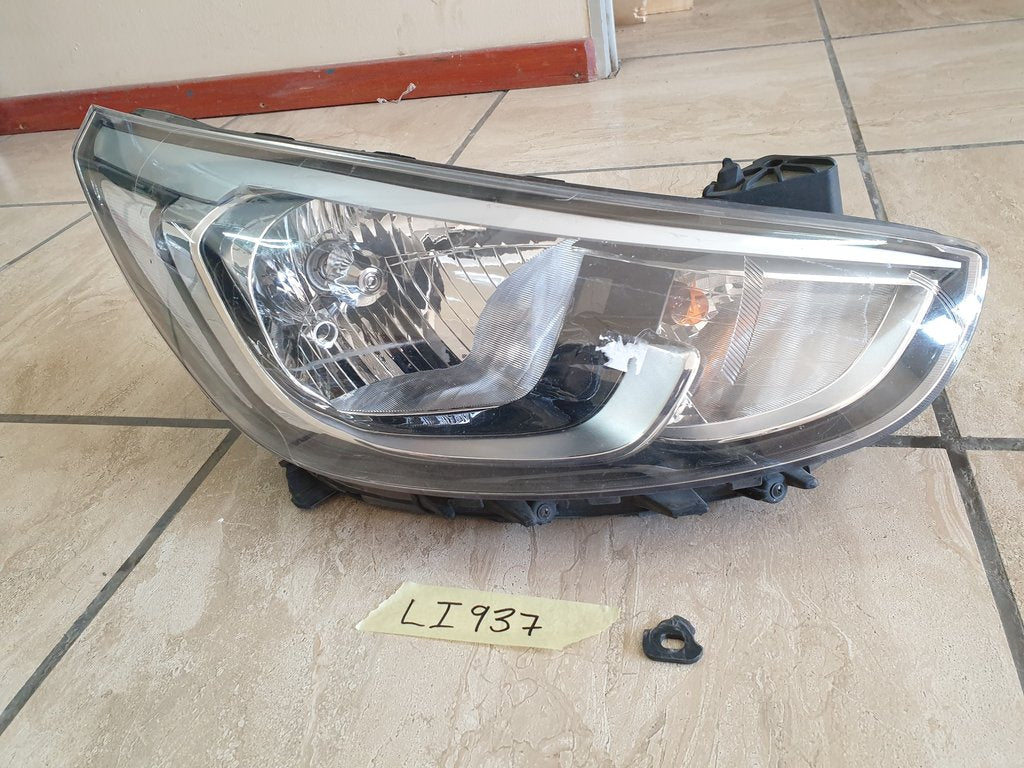 Hyundai Accent Right Headlight