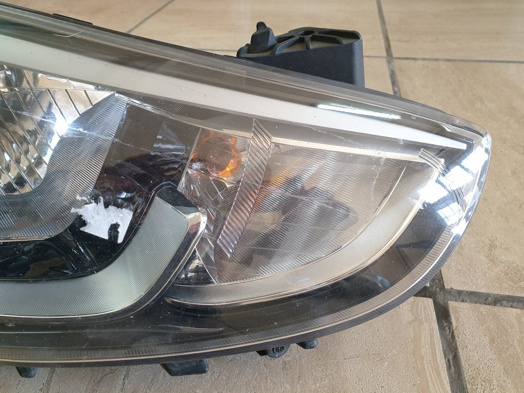 Hyundai Accent Right Headlight