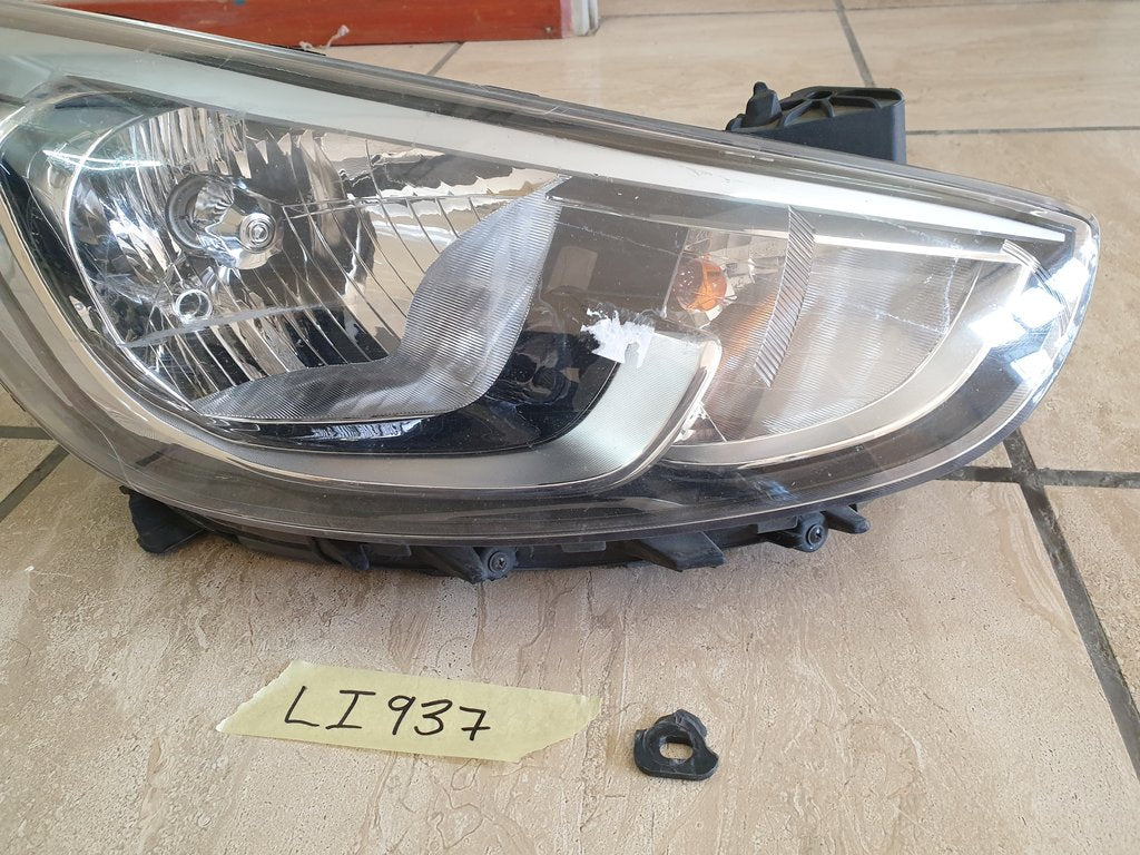 Hyundai Accent Right Headlight