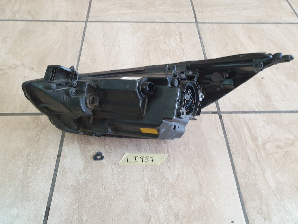 Hyundai Accent Right Headlight