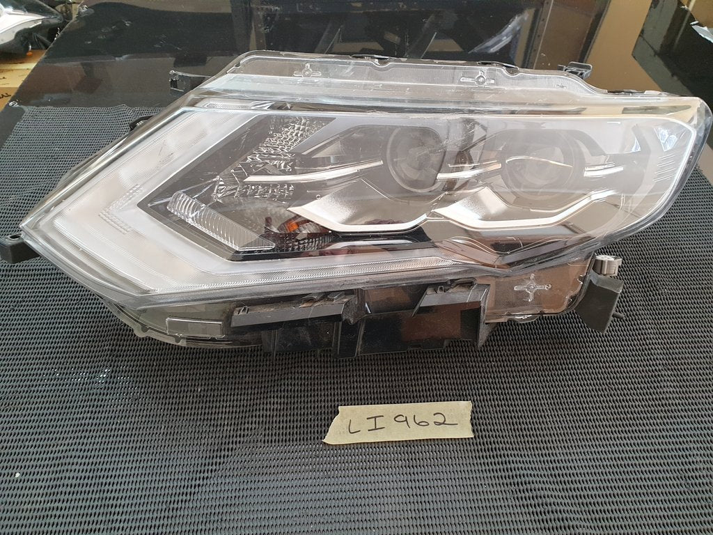 Nissan X-Trail Left Headlight