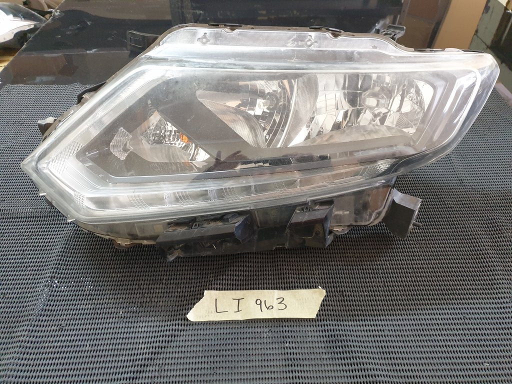 Nissan X-Trail Left Headlight