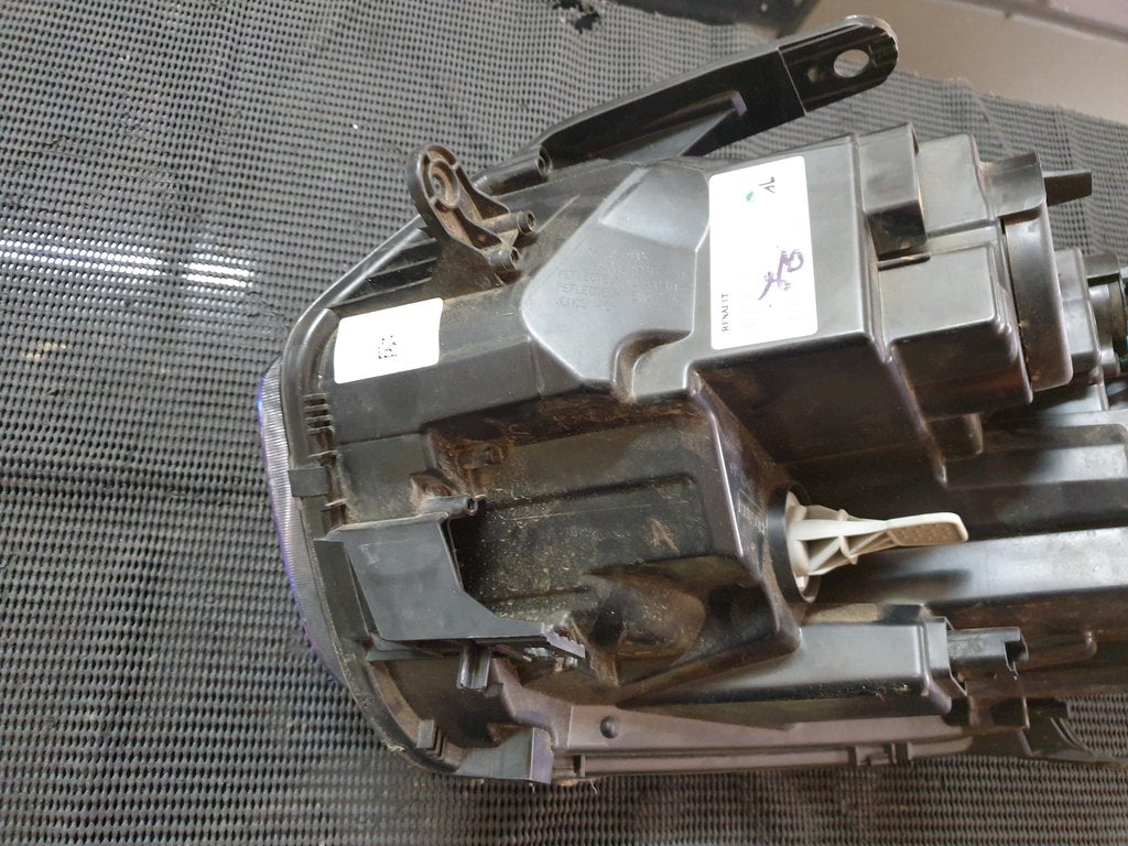 Renault Duster Right Headlight