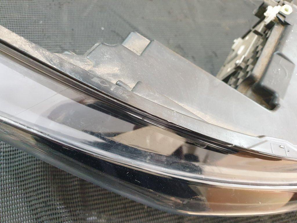Renault TRAFIC 2.0 DCI Right Headlight
