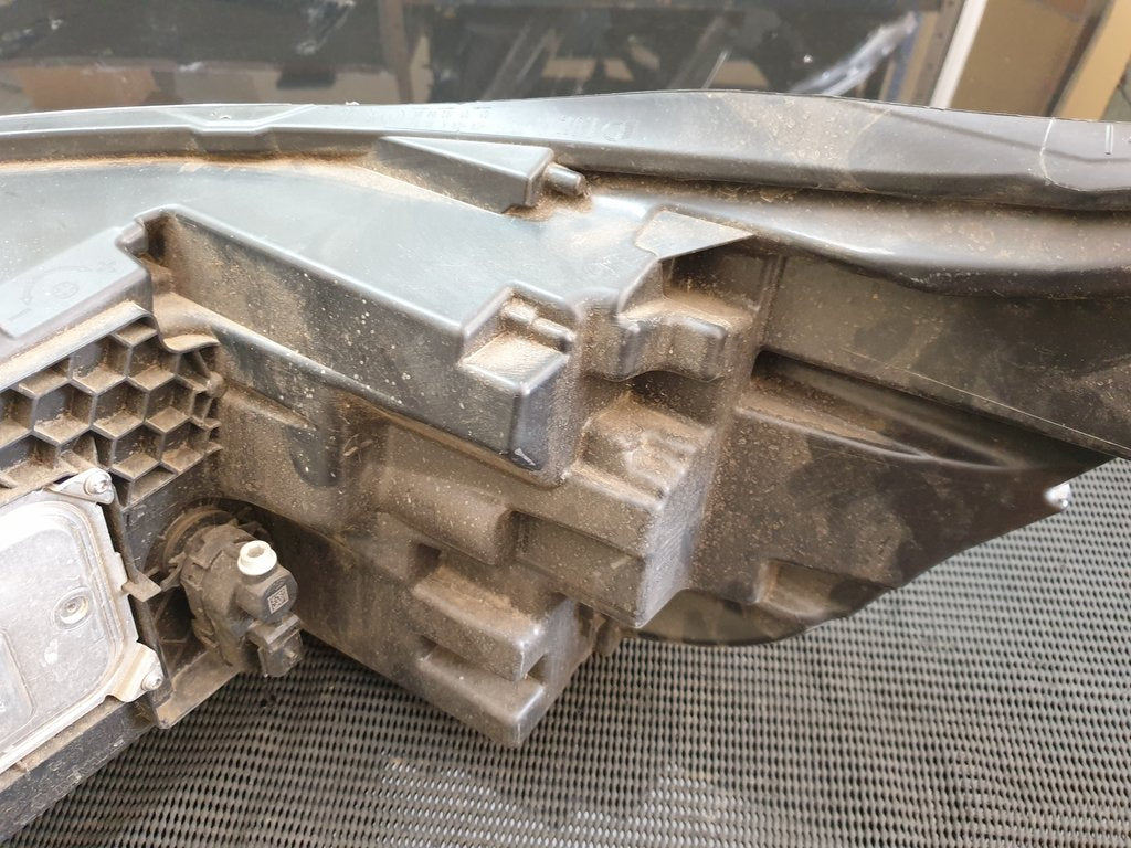 Renault TRAFIC 2.0 DCI Right Headlight