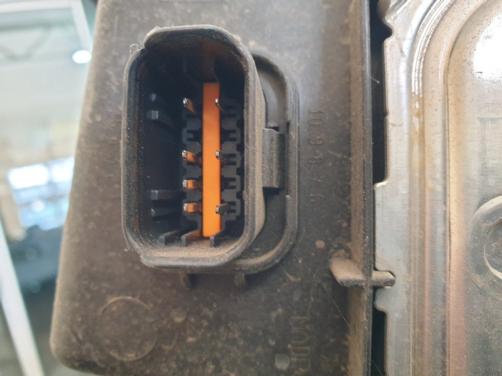 Renault TRAFIC 2.0 DCI Right Headlight