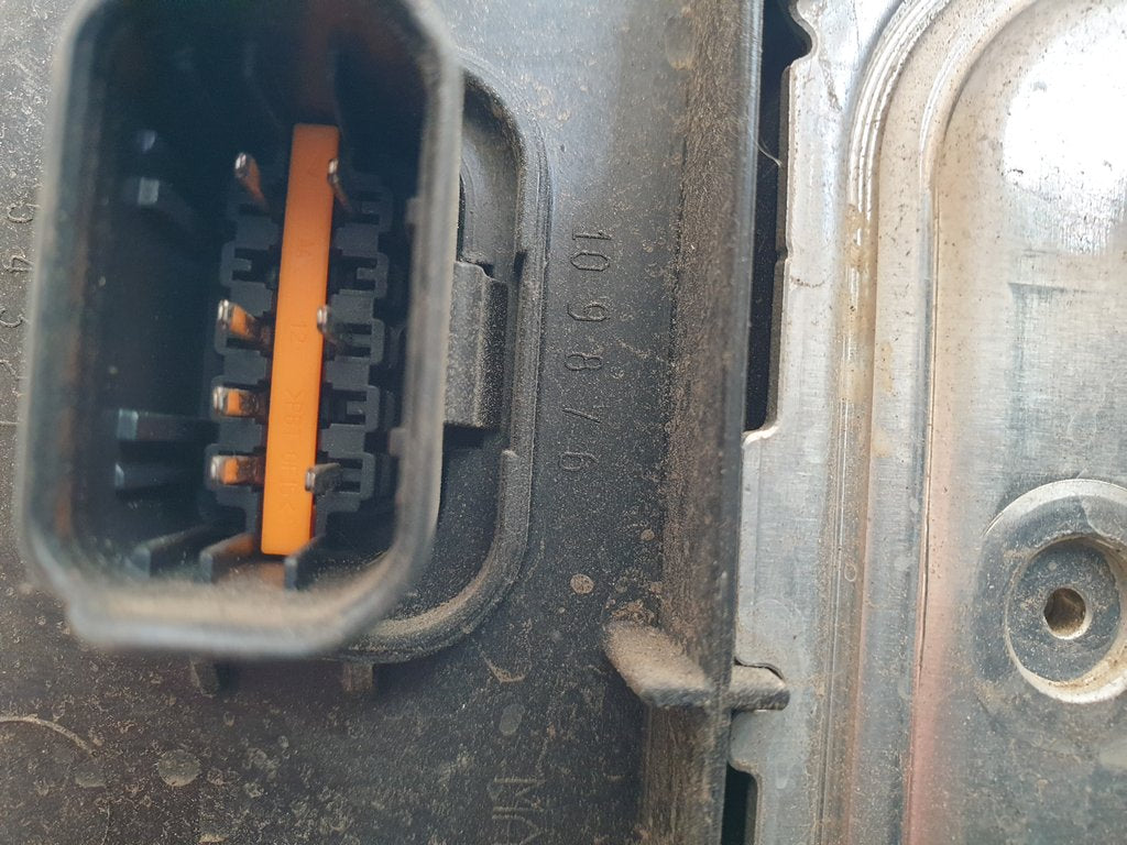 Renault TRAFIC 2.0 DCI Right Headlight