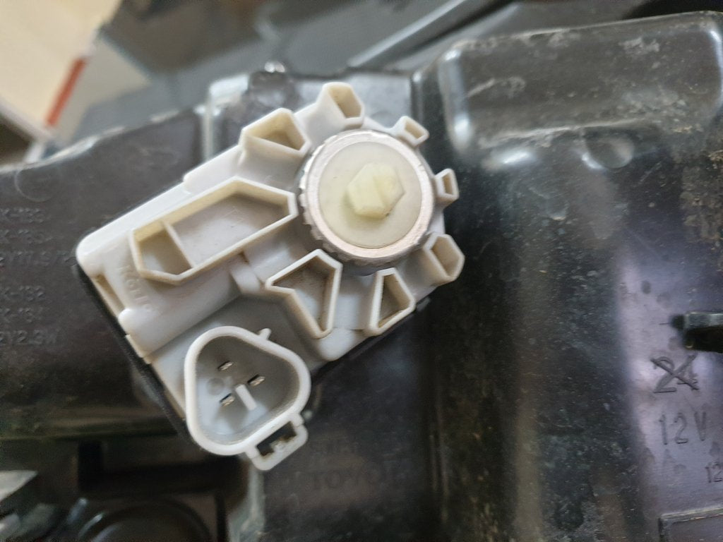 Toyota Hilux Right Headlight