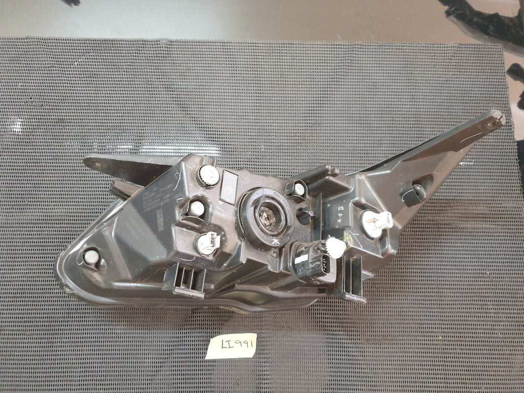 Mahindra XUV300 Right Headlight