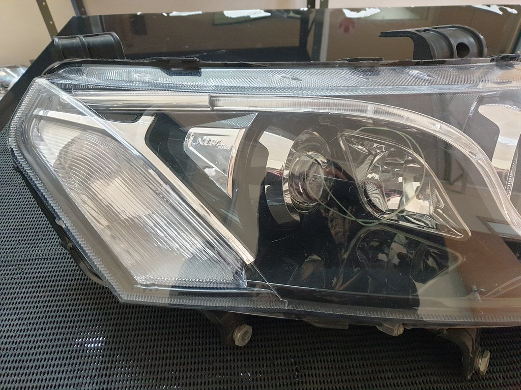 Mahindra XUV500 Right Headlight