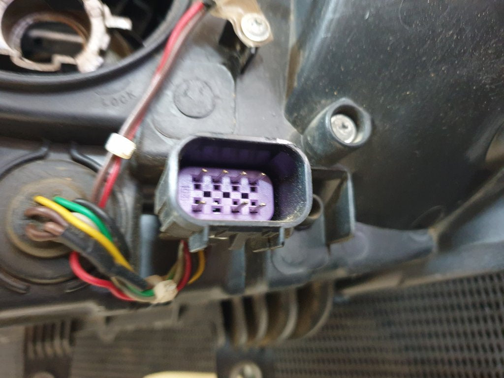 Mahindra XUV500 Right Headlight