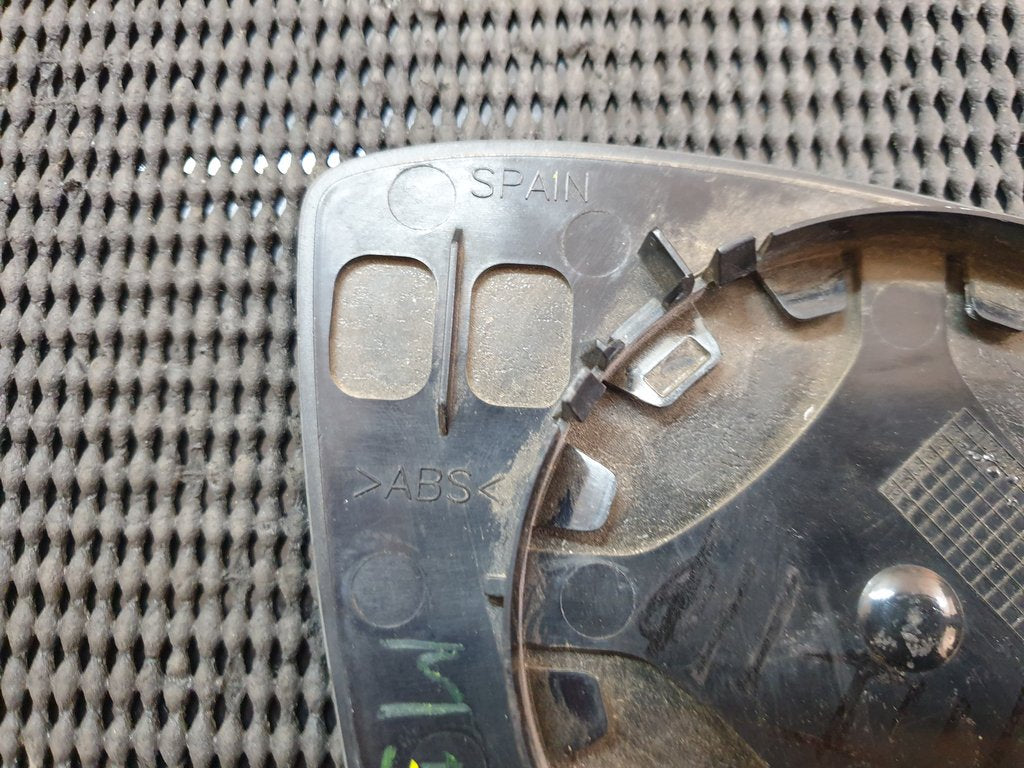 Volkswagen Polo IV Left Outer Mirror Glass