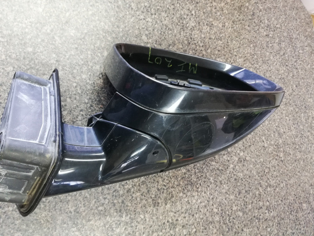 Land Rover Discovery 5 2017, 2018, 2019, 2020 Right Outer Mirror Incomplete, With Indicator, No Cover, No Mirror Glass