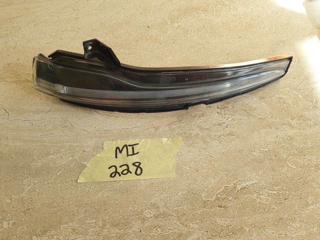 Mercedes-Benz C-Class W205, S205, C205 Right Outer Mirror Indicator Light